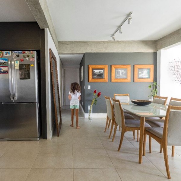 Vista da Sala de Jantar / Cozinha.