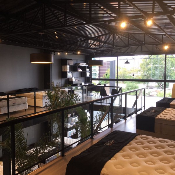 Vista do show room para a janela que a vista para a cidade de Mogi das Cruzes- SP.