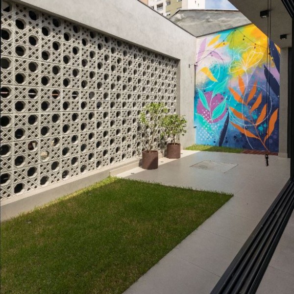 Vista da Sala de Estar para o Jardim.