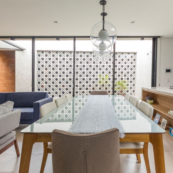 Vista da Sala de Jantar para o Jardim.