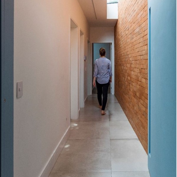 VIsta do corredor de acesso a área intima da casa.