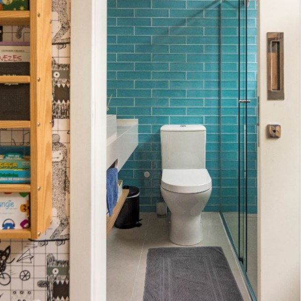 Banheiro do filho do casal.