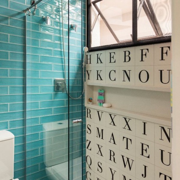 Banheiro do filho do casal.