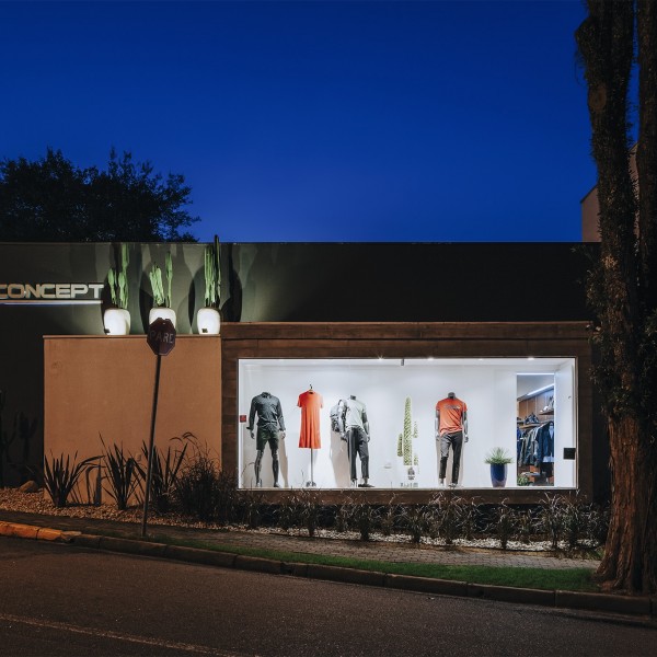 Vista noturna da Rua Capitão Manoel Rudge.