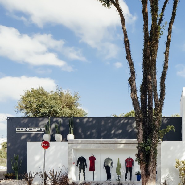 Fachada vista da Rua Agostinho Caporali.