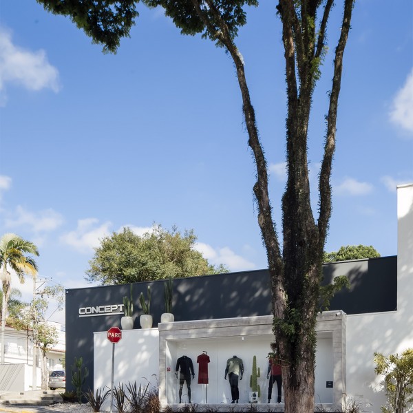 Fachada vista da Rua Agostinho Caporali.