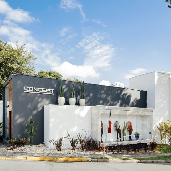 Fachada vista da Rua Agostinho Caporali.