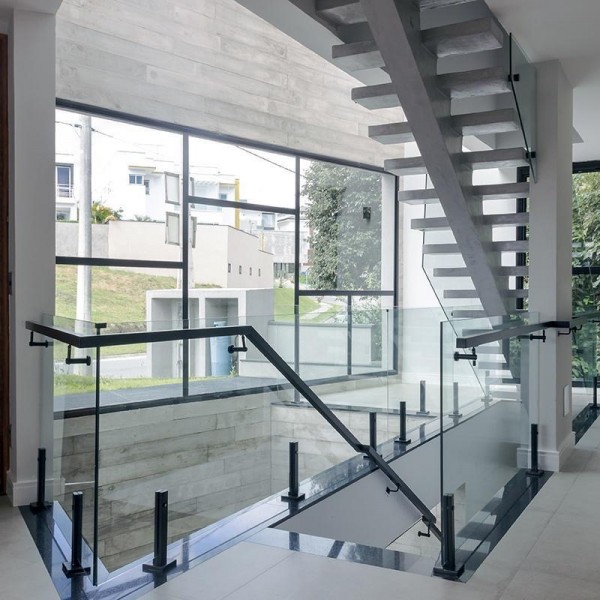 Hall de Acesso e conexão vertical da casa.