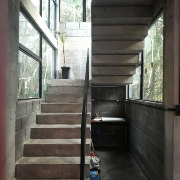 Escada de acesso a área intima da casa.