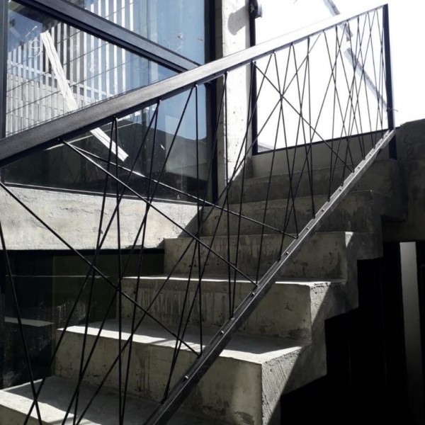 Detalhe do guarda-corpo da casa.