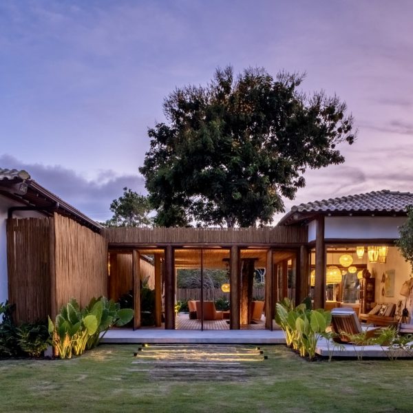 Fachada Frontal ao entardecer.