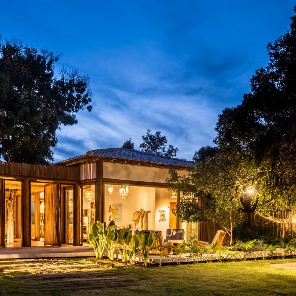 Fachada Frontal a noite.