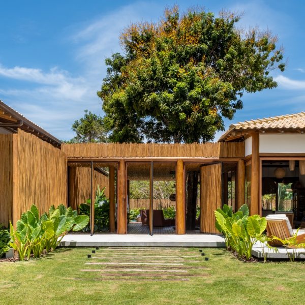 Fachada Frontal de dia.