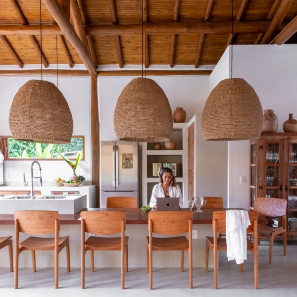 Vista da Cozinha para a Piscina.