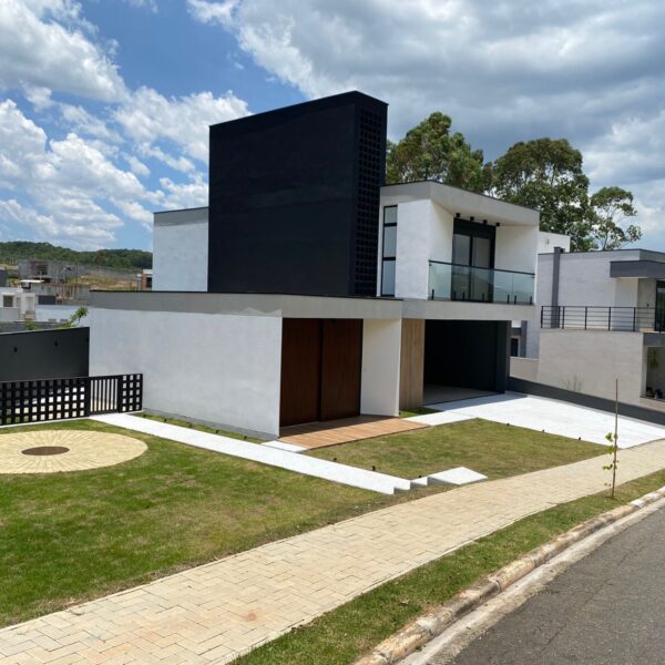 Fachada Frontal e Lateral Esquerda.