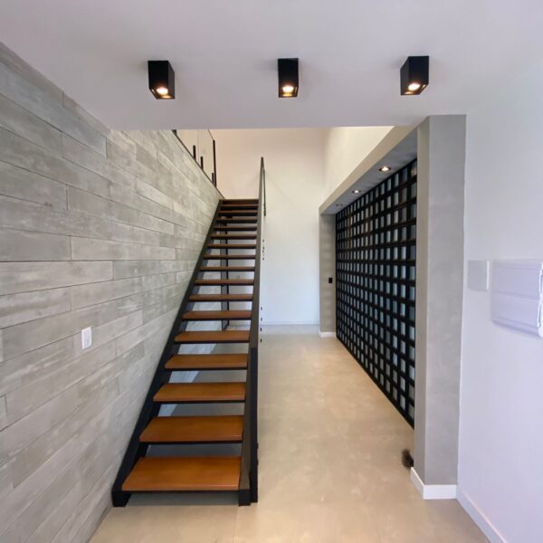 Detalhe da Escada Metálica de Acesso a Área Intima.