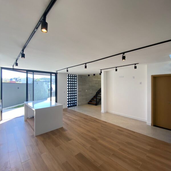 Sala de Estar / Jantar / Cozinha Integradas.