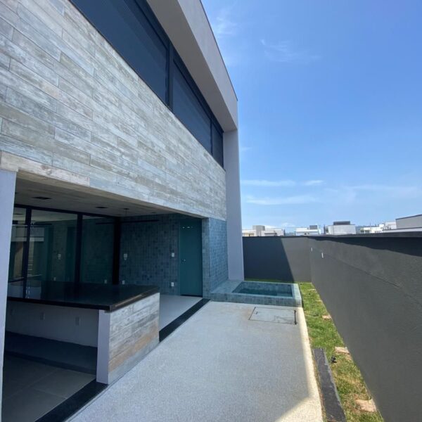 Fachada Posterior / Espaço Gourmet e de Lazer.