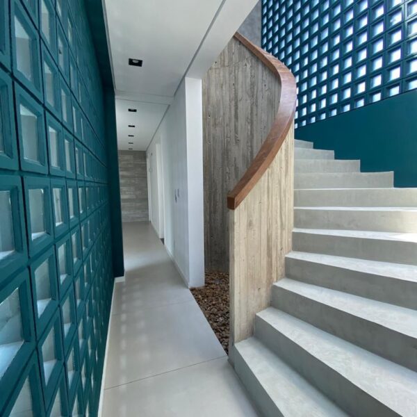 Escada de Conexão entre a Área Intima e Social.