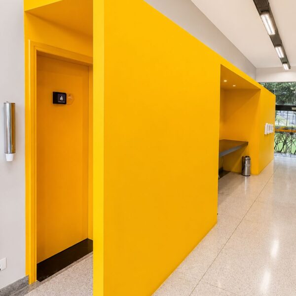 Recepção / Café – Foyer e Acesso aos Banheiros e Copa.